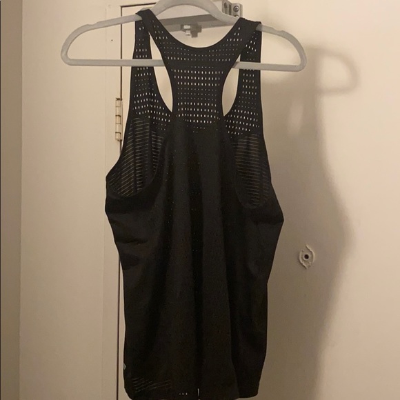 🌙3 FOR $20 
Perforated sweat wicking workout tank -medium - Picture 2 of 3